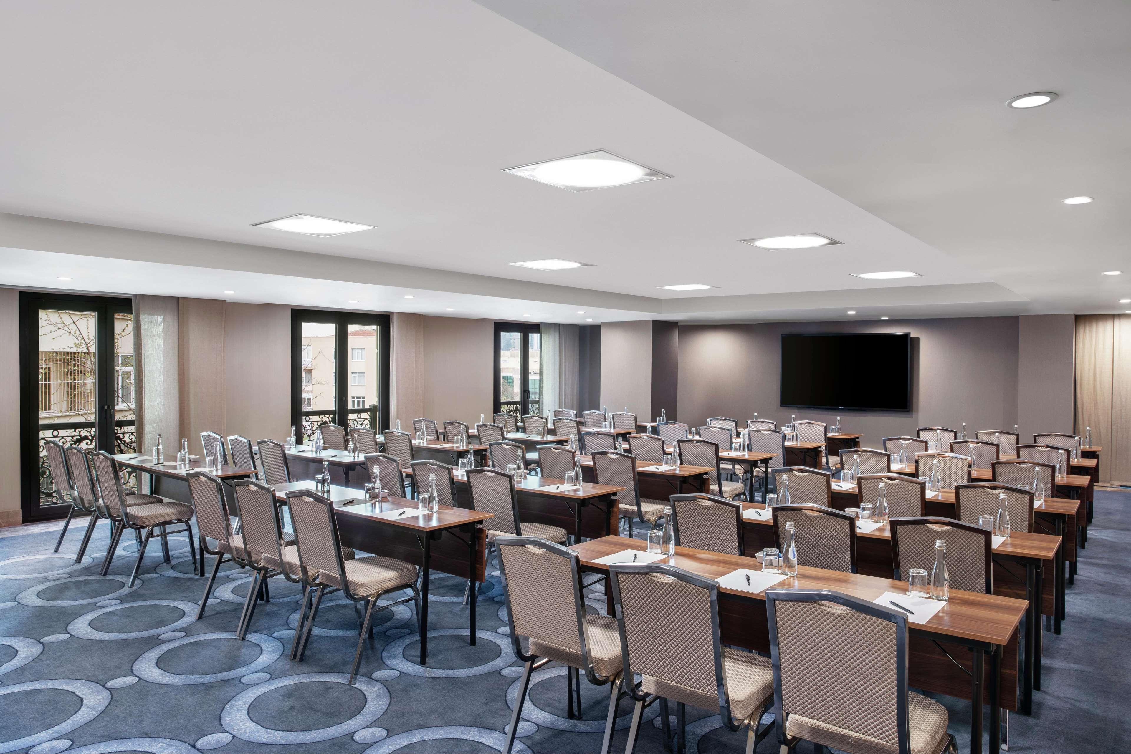 Doubletree By Hilton Gayrettepe Istanboel