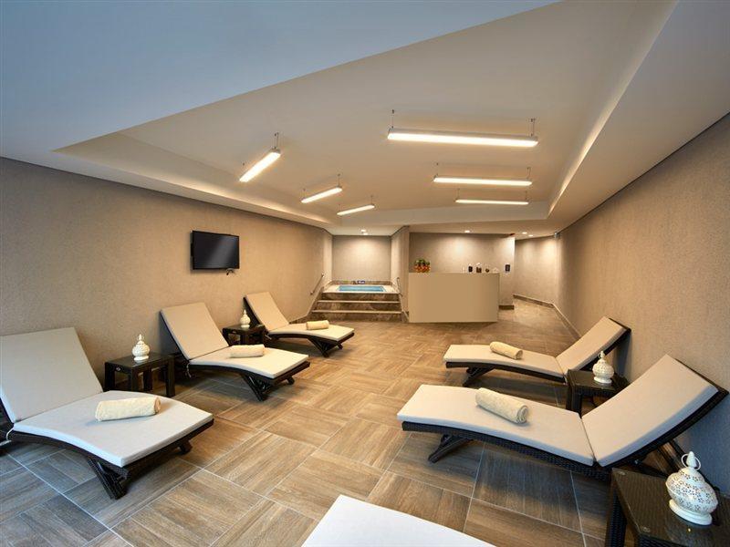 Doubletree By Hilton Gayrettepe Istanboel